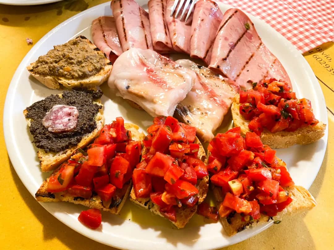 San Gimignano gdzie zjeść - najlepsze miejsca na pyszne jedzenie